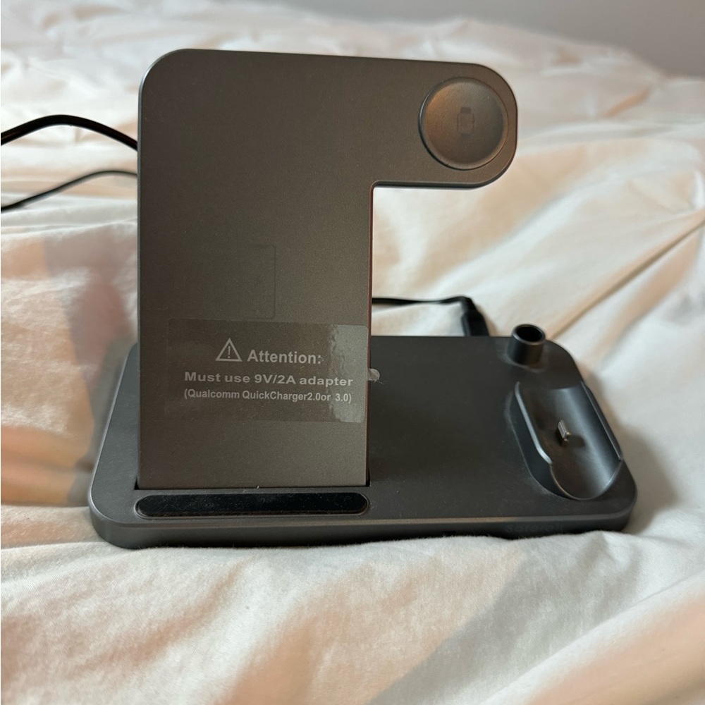 3 in 1 Apple product Charging station